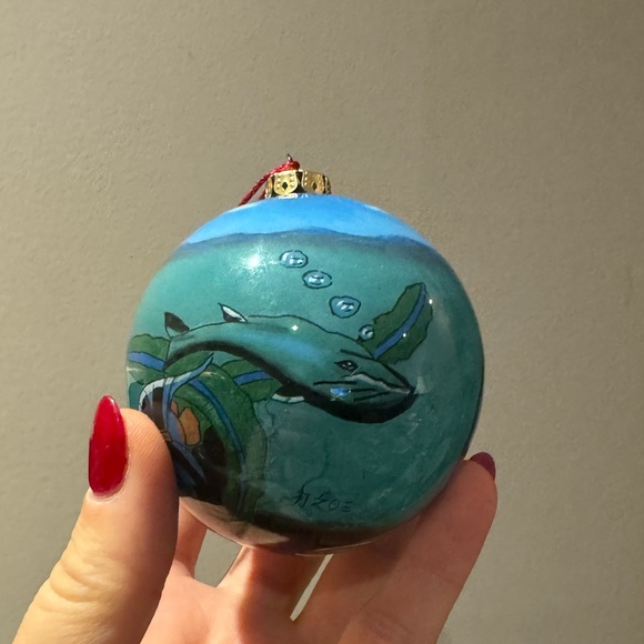 Hand painted whale Christmas tree ornament signed by artist - Picture 1 of 16